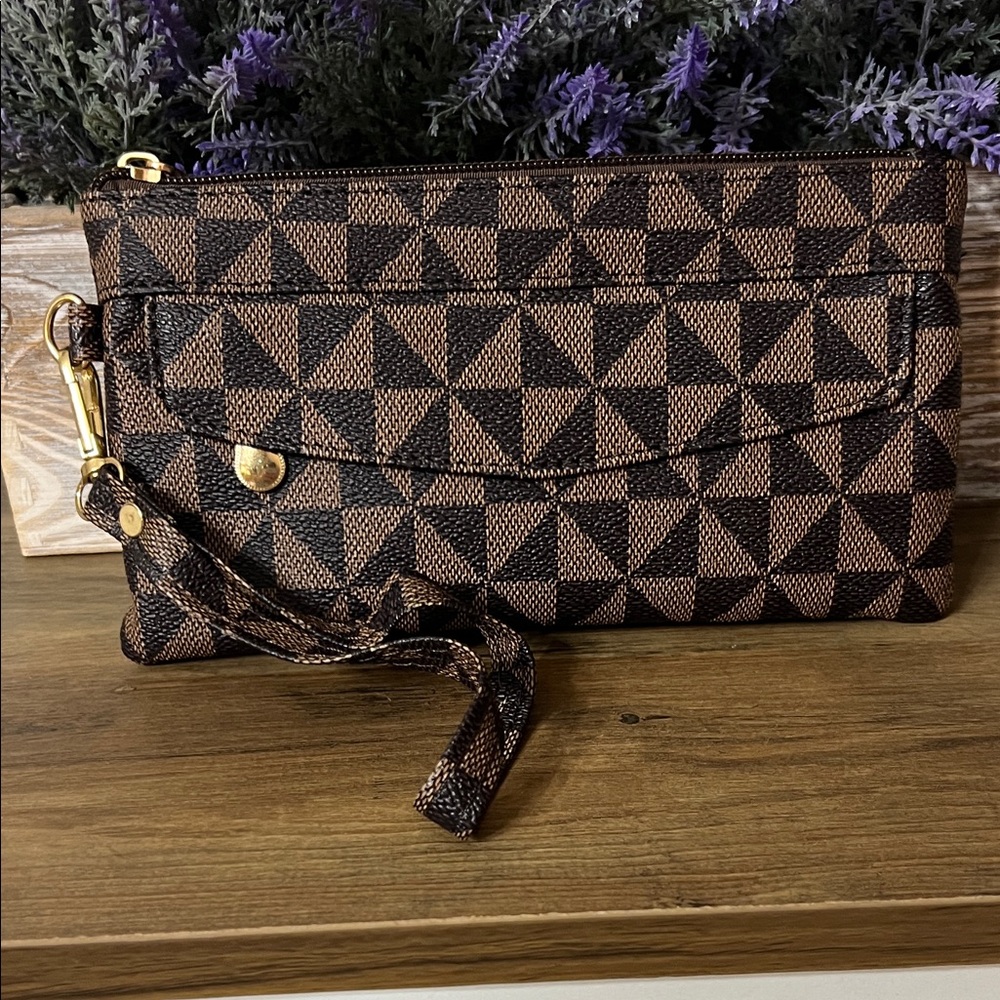 Geometric Patterned Brown Wristlet - image 1
